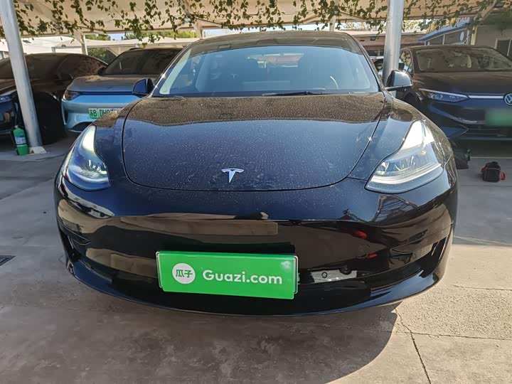 Фото 3 - Tesla Model 3