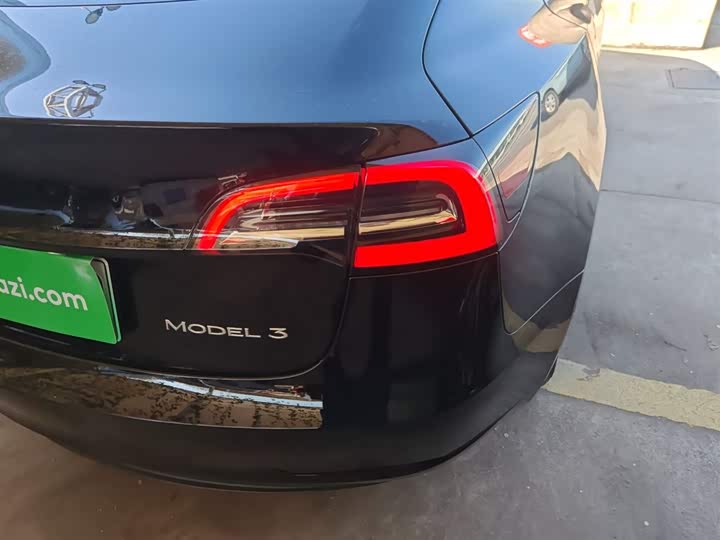 Фото 8 - Tesla Model 3