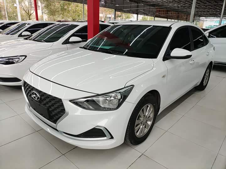 Фото 2 - Hyundai Celesta