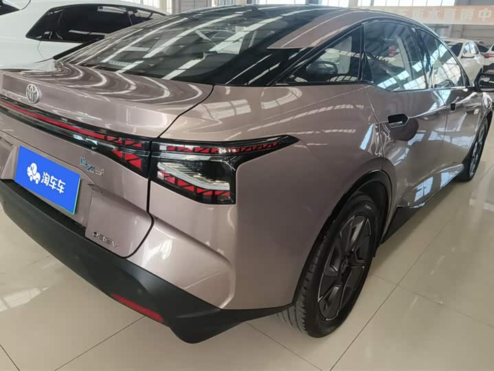 Фото 3 - Toyota bZ3