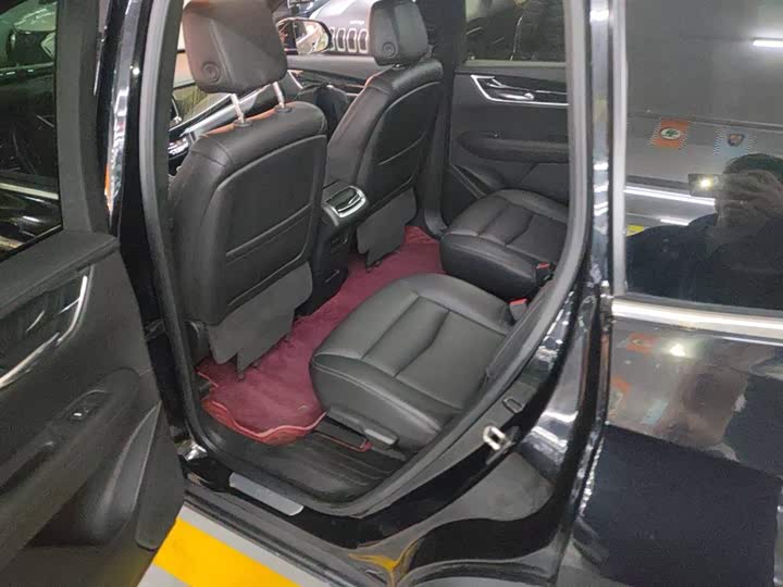 Фото 7 - Cadillac XT6