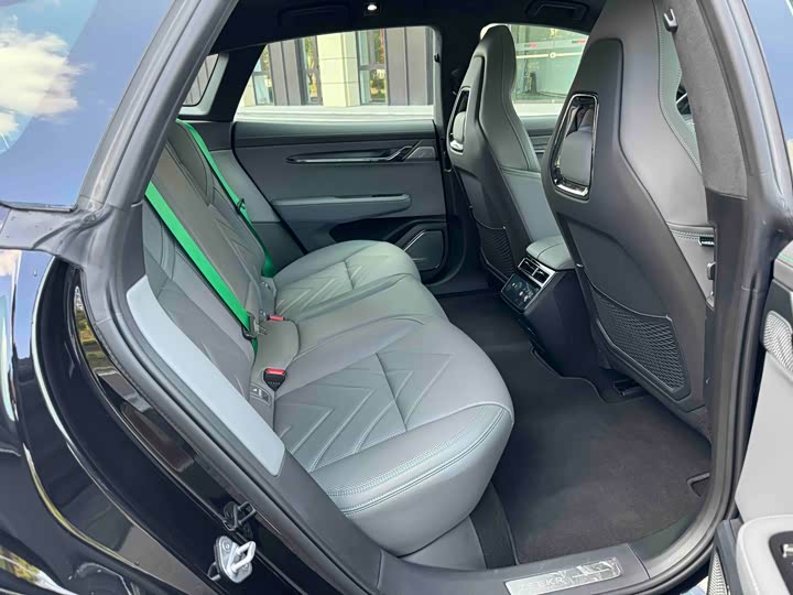 Фото 10 - Zeekr 001