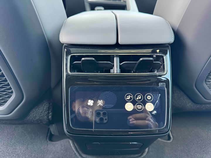 Фото 13 - Zeekr 001