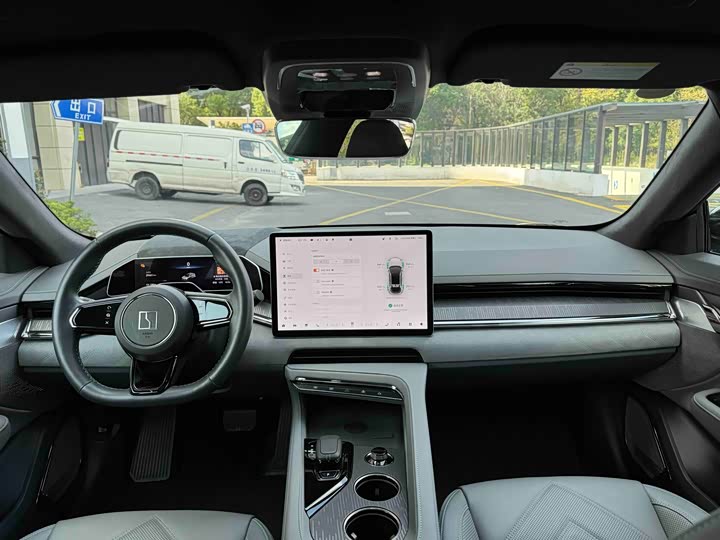 Фото 15 - Zeekr 001