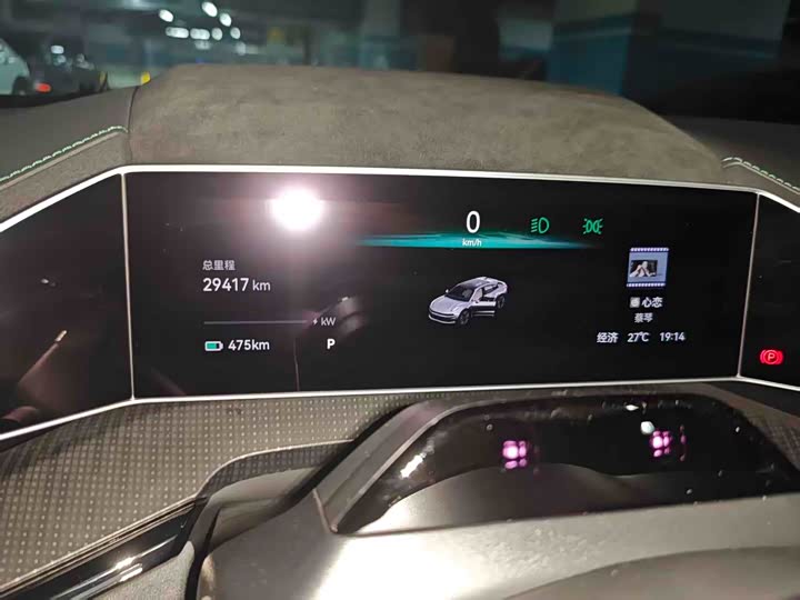 Фото 17 - Zeekr 001