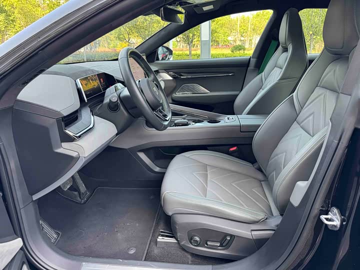 Фото 18 - Zeekr 001