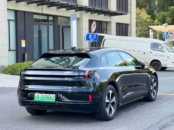 Фото 4 - Zeekr 001