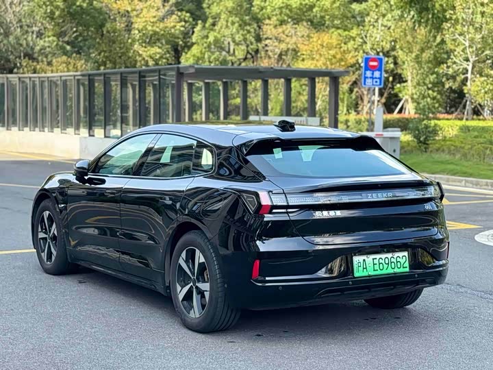 Фото 6 - Zeekr 001