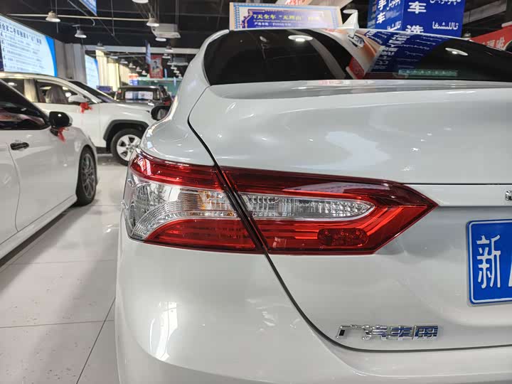 Фото 17 - Toyota Camry