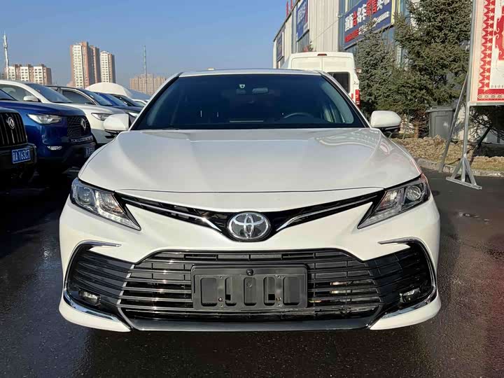 Фото 2 - Toyota Camry