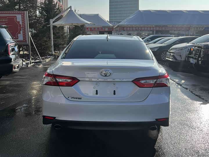 Фото 8 - Toyota Camry