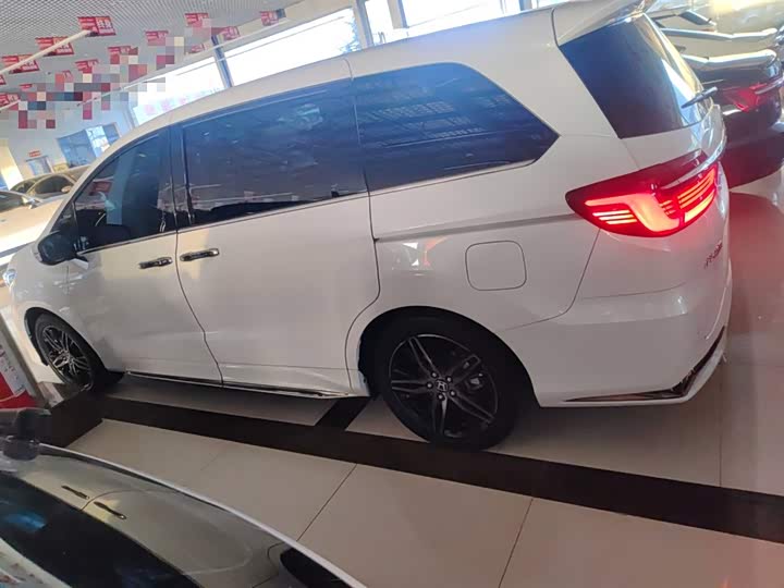 Фото 5 - Honda Odyssey