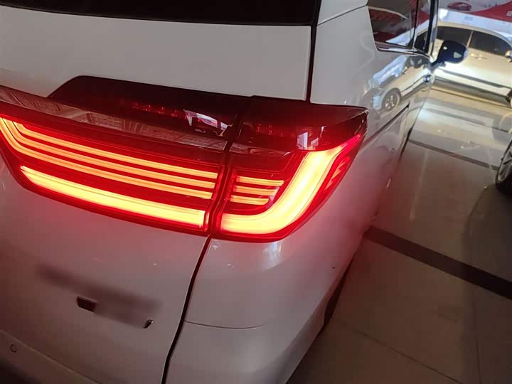 Фото 8 - Honda Odyssey