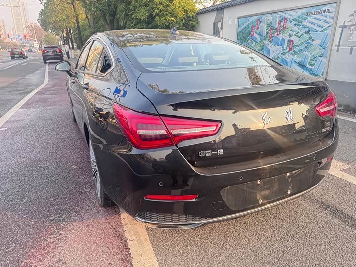 Фото 7 - Hongqi H5