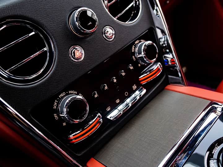 Фото 11 - Rolls-Royce Cullinan