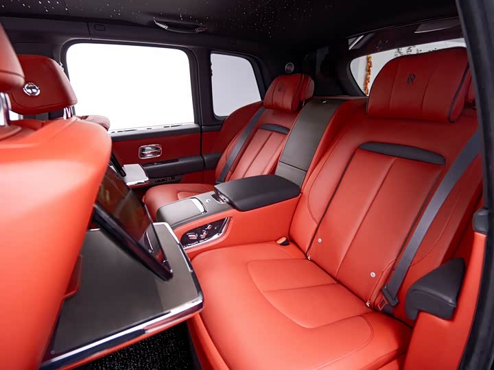 Фото 6 - Rolls-Royce Cullinan