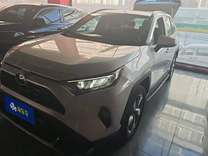 Фото 1 - Toyota RAV4