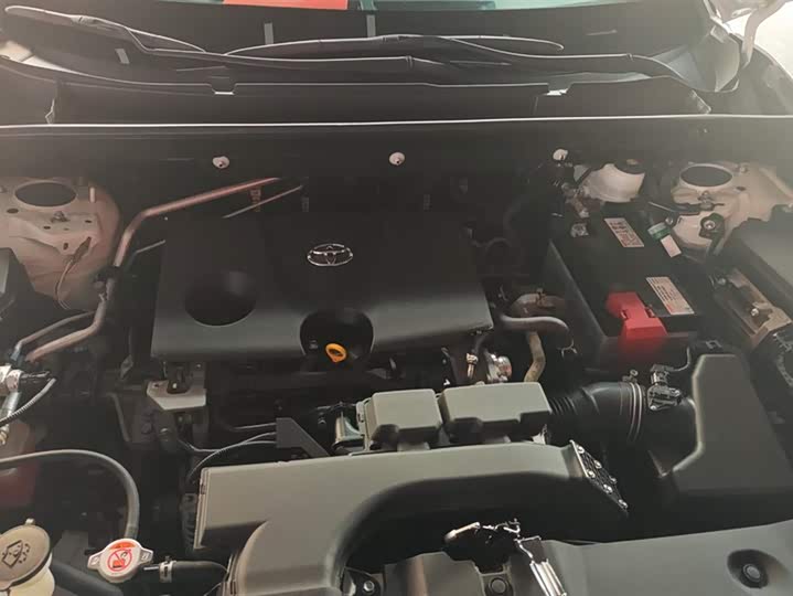 Фото 10 - Toyota RAV4