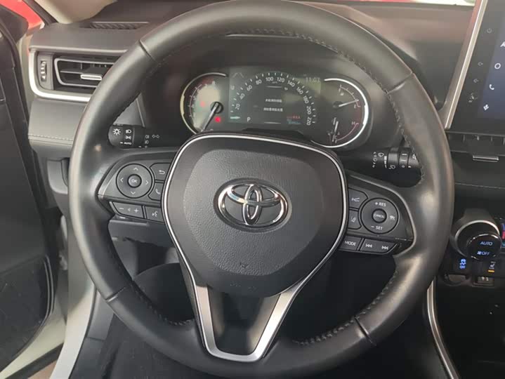 Фото 15 - Toyota RAV4