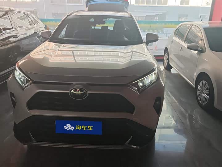 Фото 2 - Toyota RAV4