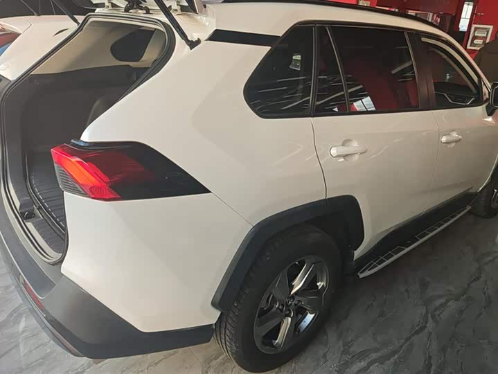 Фото 3 - Toyota RAV4