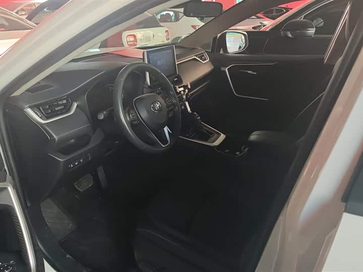 Фото 9 - Toyota RAV4