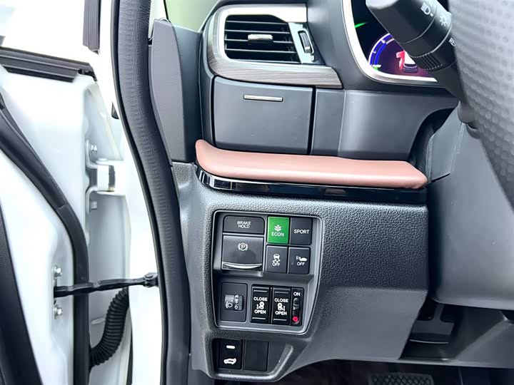 Фото 14 - Honda Odyssey