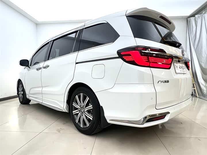 Фото 4 - Honda Odyssey