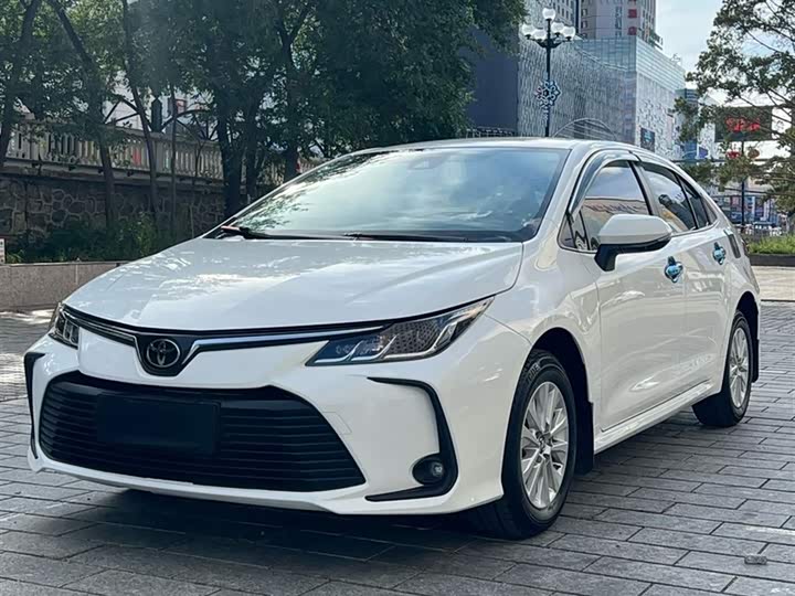 Фото 2 - Toyota Corolla