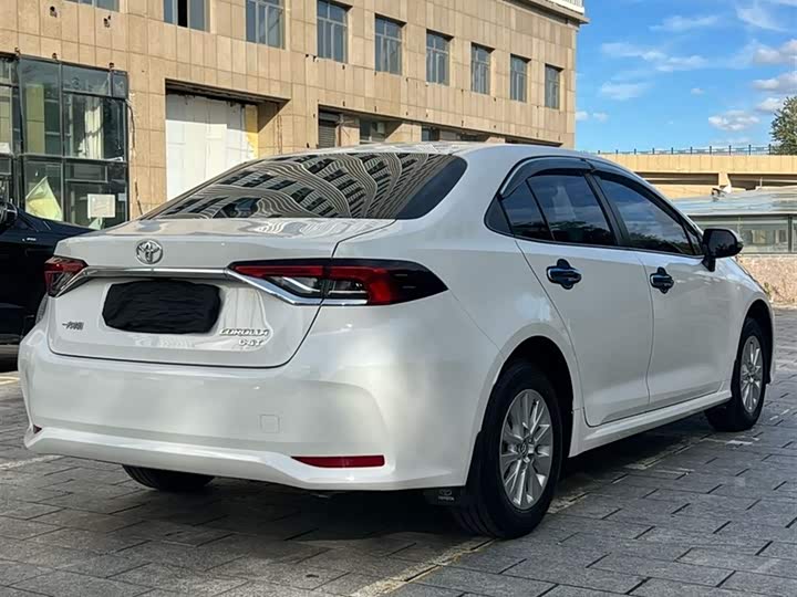 Фото 5 - Toyota Corolla