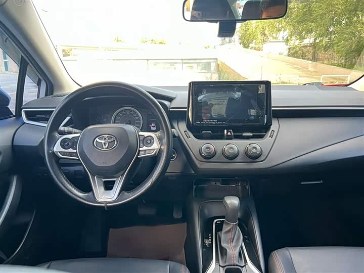 Фото 8 - Toyota Corolla