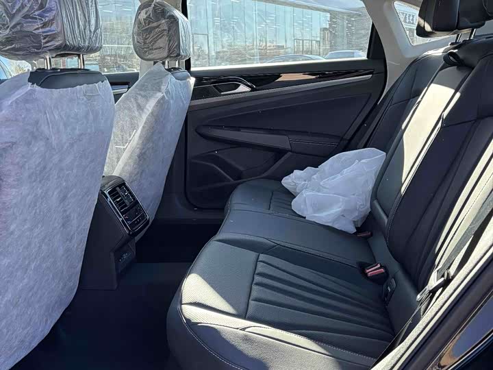 Фото 10 - Volkswagen Passat