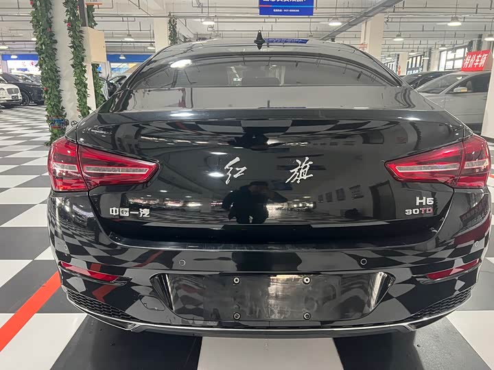 Фото 8 - Hongqi H5