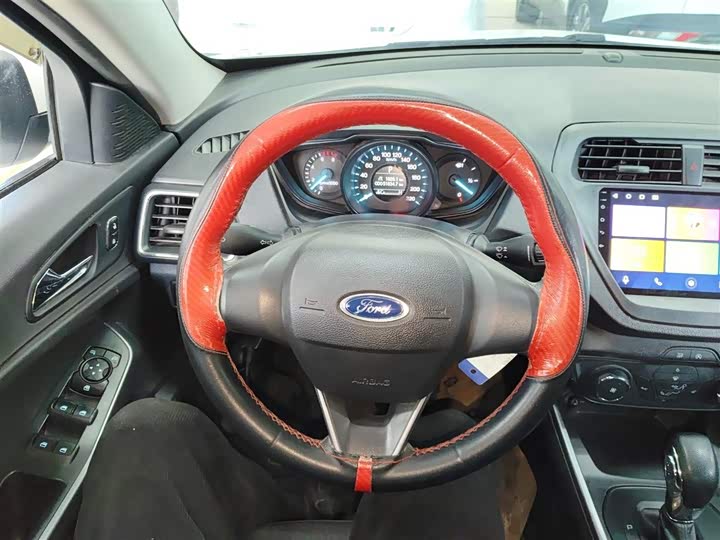 Фото 11 - Ford Escort