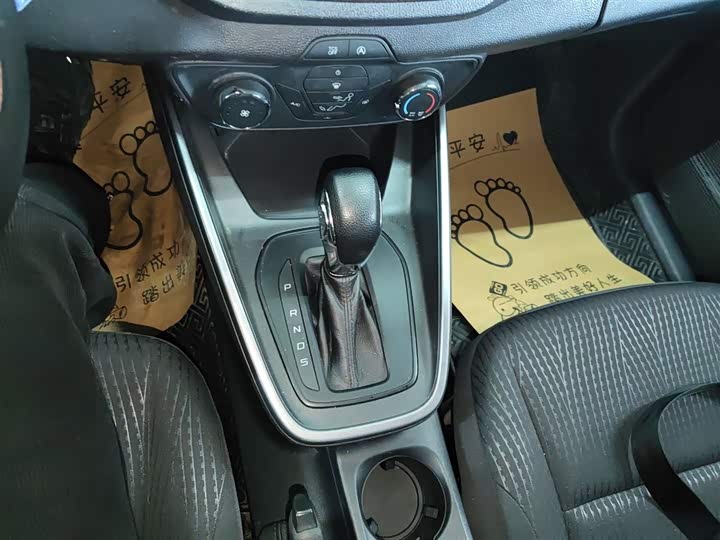 Фото 14 - Ford Escort