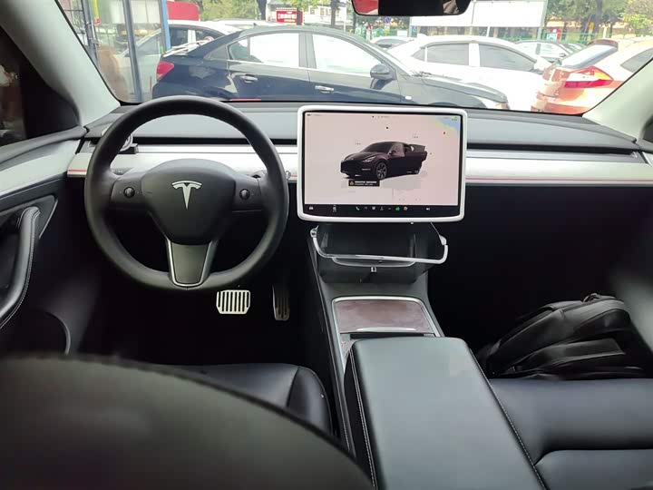 Фото 10 - Tesla Model Y