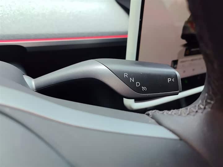 Фото 14 - Tesla Model Y