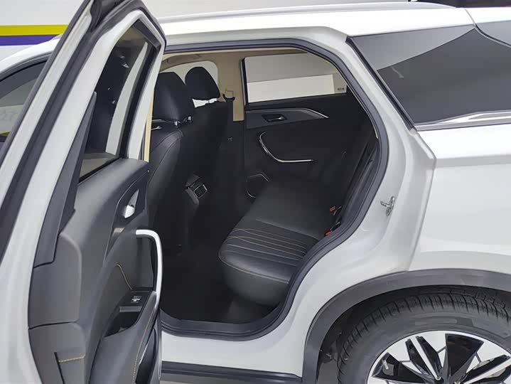 Фото 11 - Bestune T77