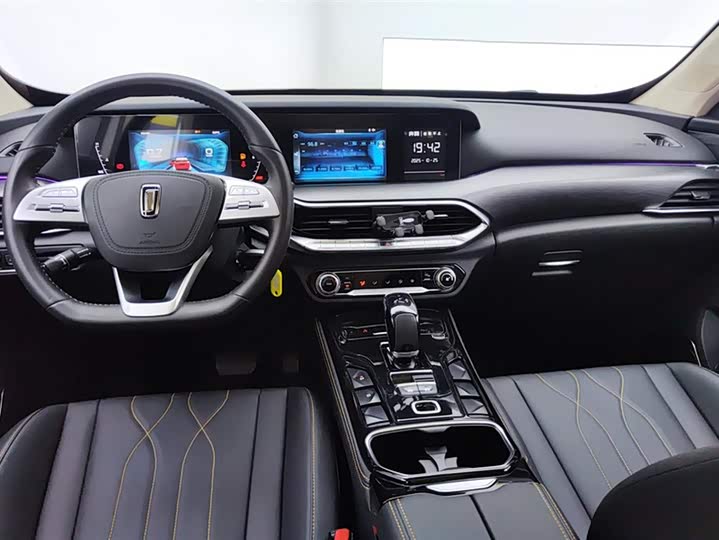 Фото 12 - Bestune T77