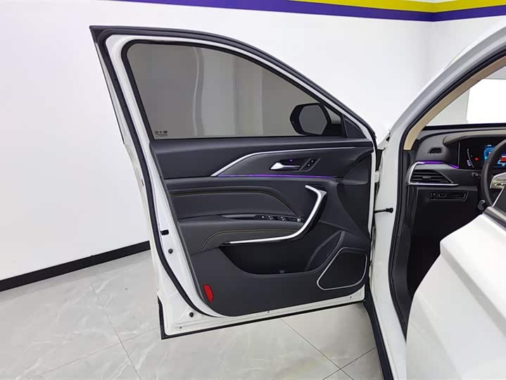 Фото 7 - Bestune T77