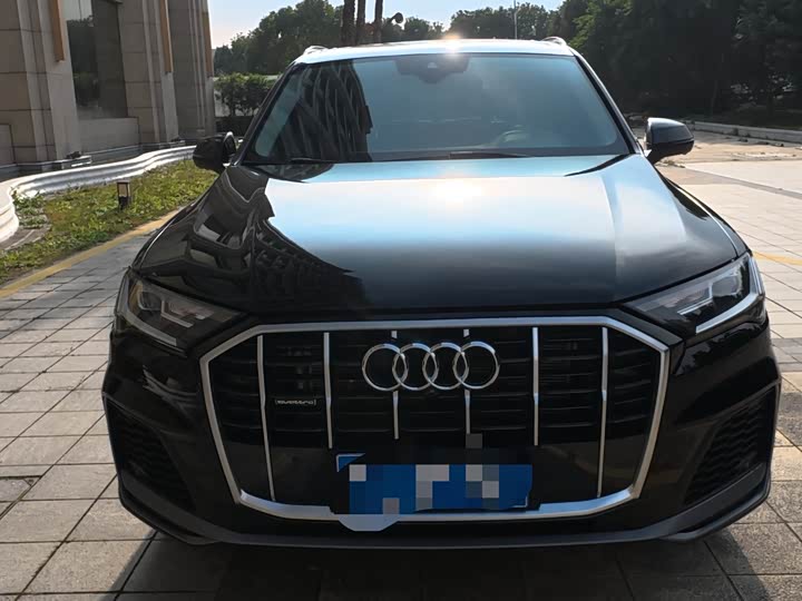 Фото 1 - Audi Q7