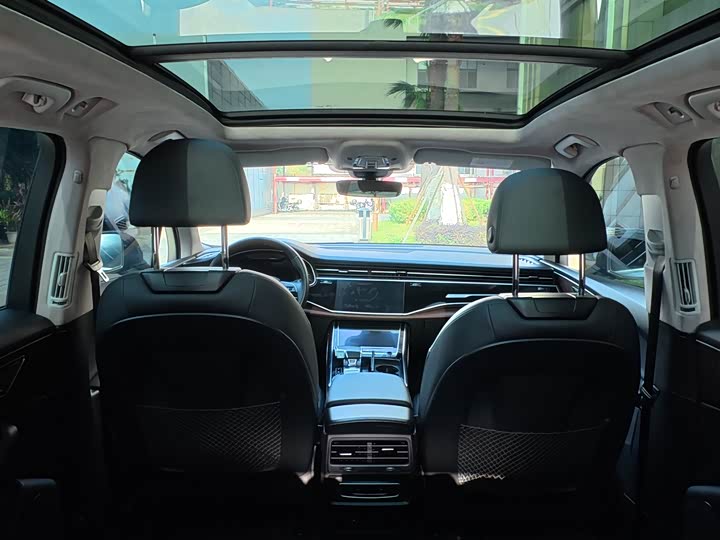 Фото 10 - Audi Q7