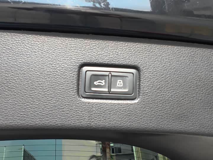 Фото 12 - Audi Q7