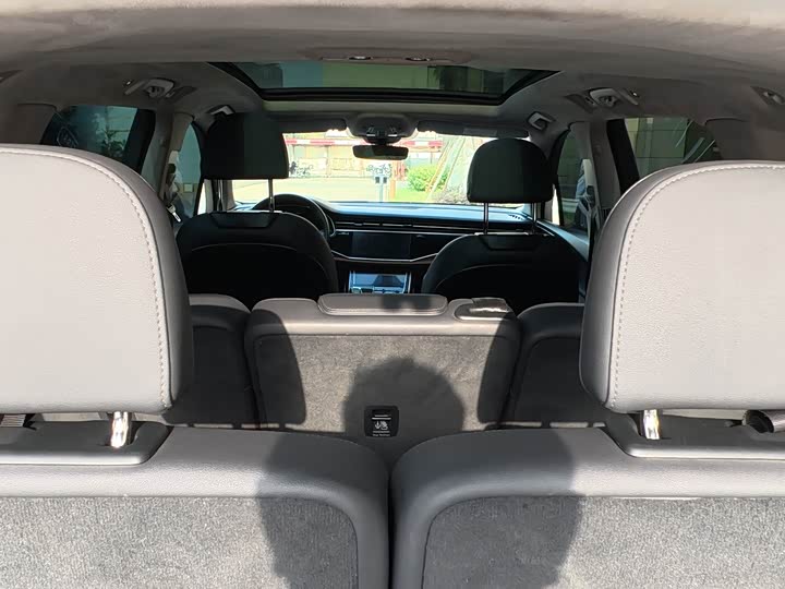 Фото 13 - Audi Q7