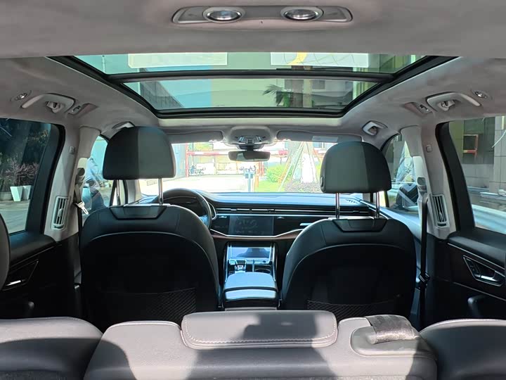 Фото 14 - Audi Q7