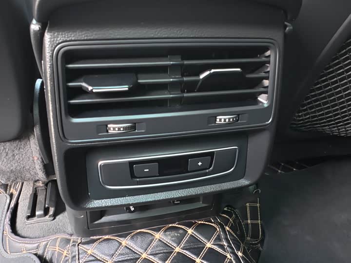 Фото 16 - Audi Q7