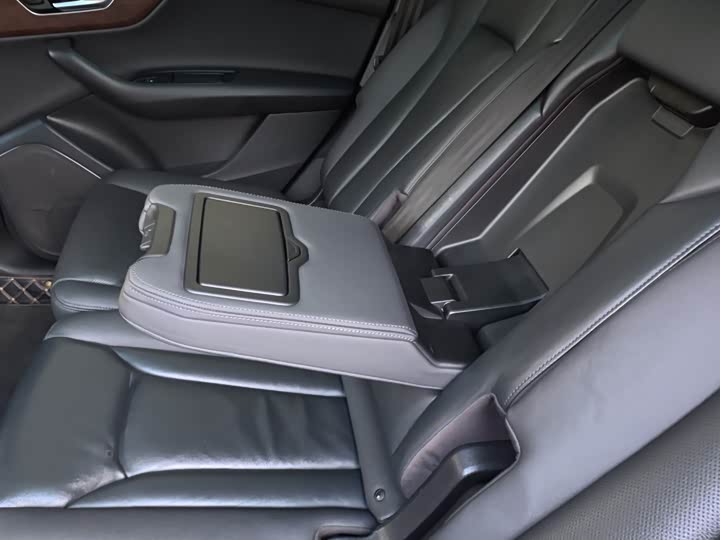 Фото 19 - Audi Q7