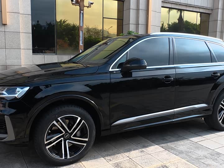 Фото 2 - Audi Q7