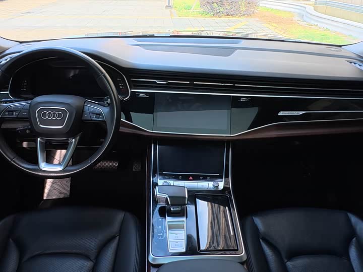 Фото 20 - Audi Q7