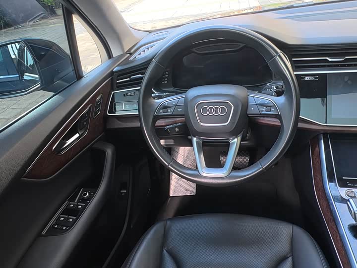 Фото 21 - Audi Q7